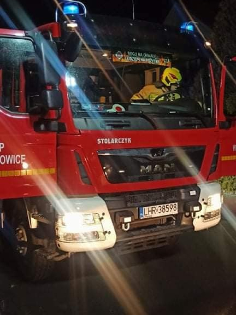 Pożar w Werbkowicach. Z budynku strażacy wyprowadzili właściciela (ZDJĘCIA)