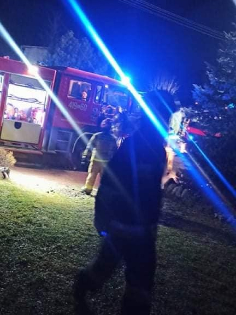 Pożar w Werbkowicach. Z budynku strażacy wyprowadzili właściciela (ZDJĘCIA)