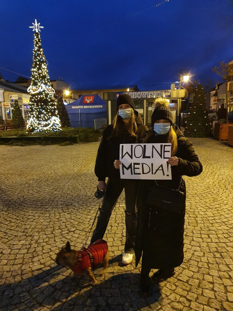 Hrubieszów: Protest w obronie wolnych mediów (ZDJĘCIA)