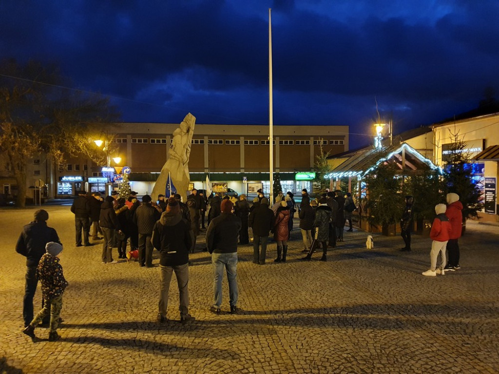 Hrubieszów: Protest w obronie wolnych mediów (ZDJĘCIA)