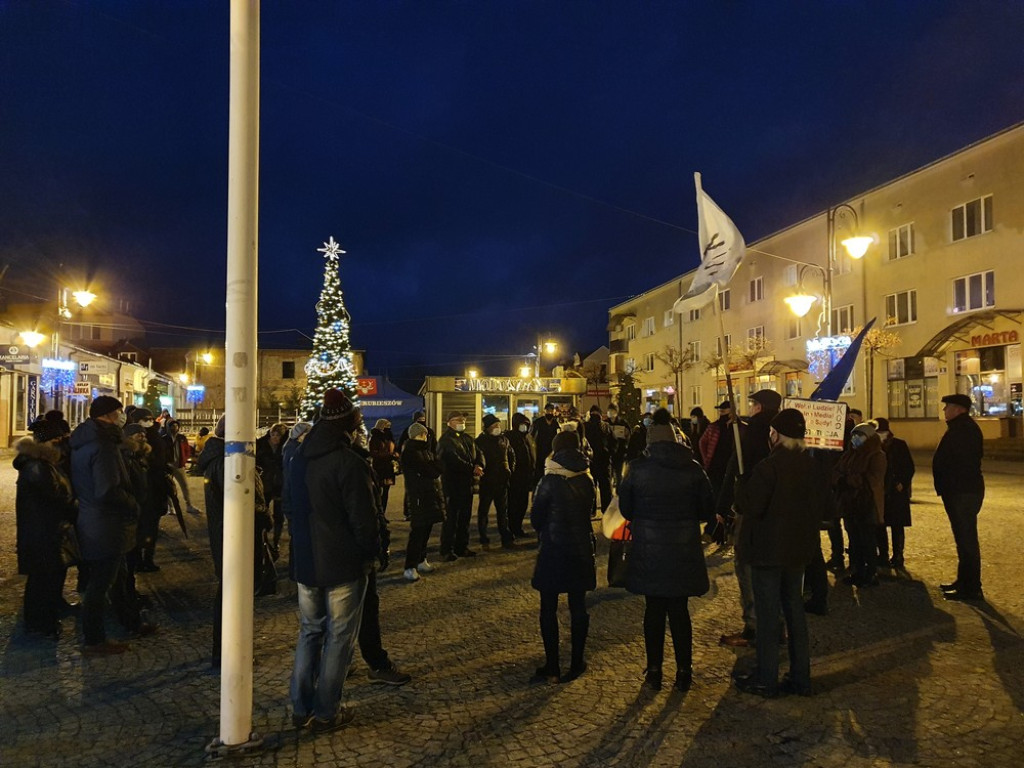 Hrubieszów: Protest w obronie wolnych mediów (ZDJĘCIA)