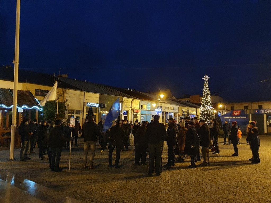 Hrubieszów: Protest w obronie wolnych mediów (ZDJĘCIA)