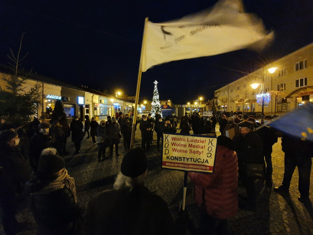 Hrubieszów: Protest w obronie wolnych mediów (ZDJĘCIA)