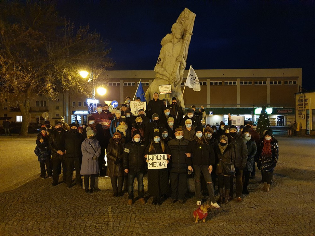 Hrubieszów: Protest w obronie wolnych mediów (ZDJĘCIA)
