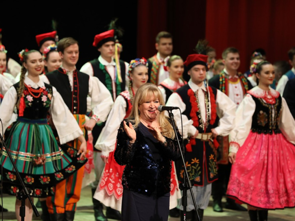 Świąteczny koncert Zespołu Pieśni i Tańca Ziemi Hrubieszowskiej (ZDJĘCIA)
