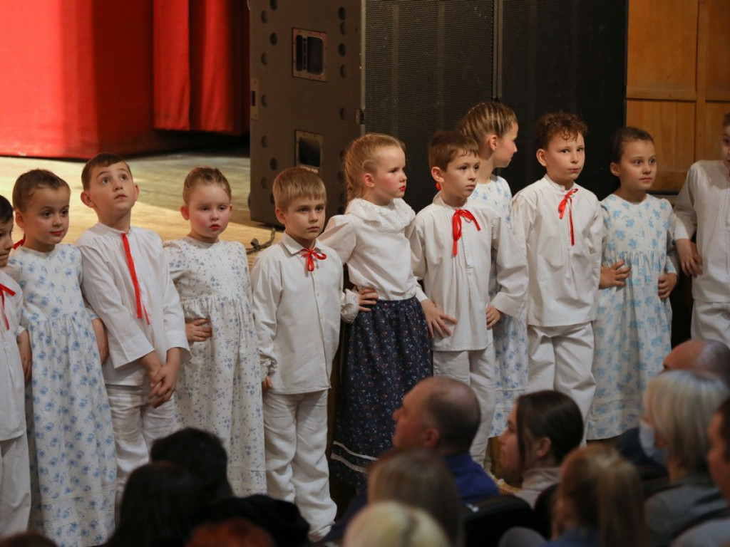 Świąteczny koncert Zespołu Pieśni i Tańca Ziemi Hrubieszowskiej (ZDJĘCIA)