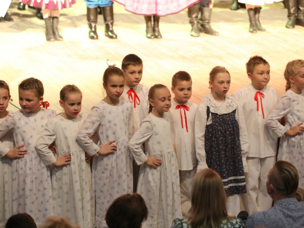 Świąteczny koncert Zespołu Pieśni i Tańca Ziemi Hrubieszowskiej (ZDJĘCIA)