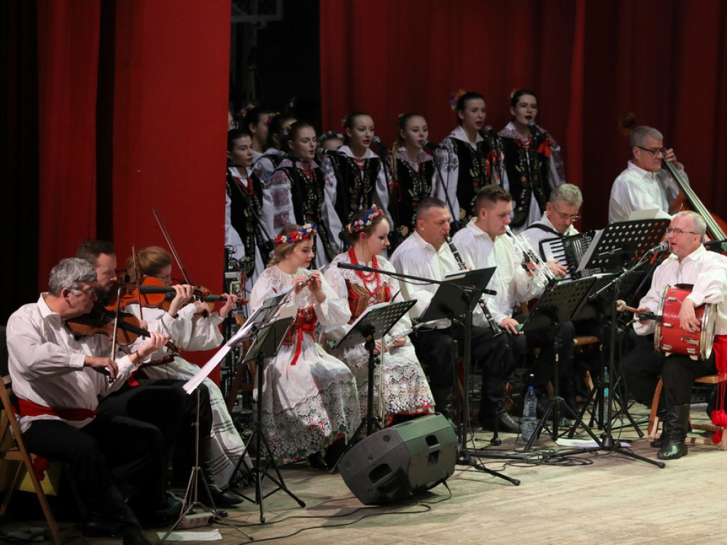 Świąteczny koncert Zespołu Pieśni i Tańca Ziemi Hrubieszowskiej (ZDJĘCIA)