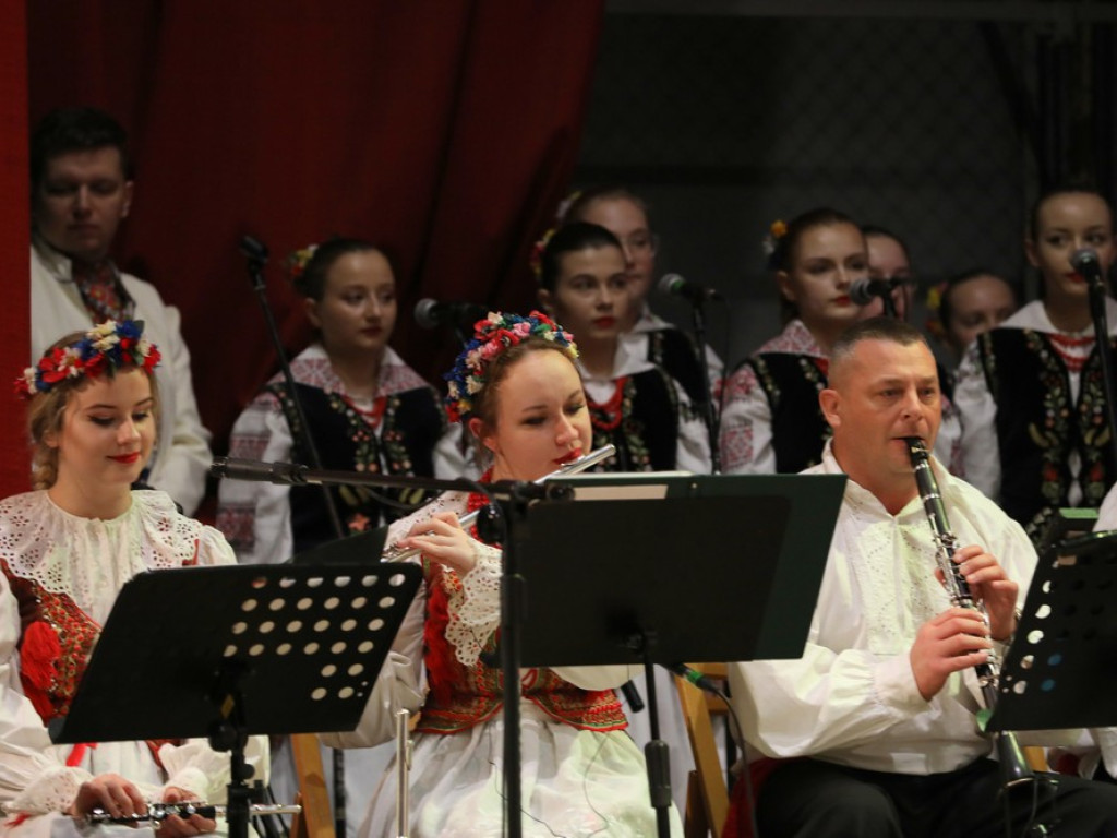 Świąteczny koncert Zespołu Pieśni i Tańca Ziemi Hrubieszowskiej (ZDJĘCIA)