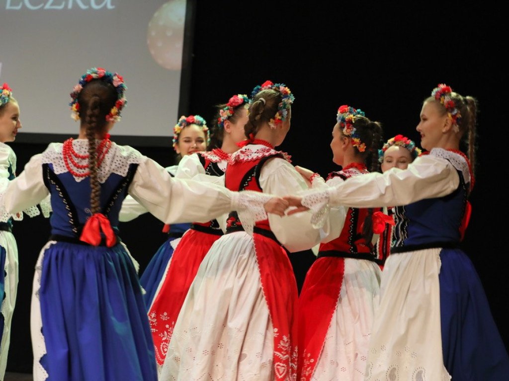 Świąteczny koncert Zespołu Pieśni i Tańca Ziemi Hrubieszowskiej (ZDJĘCIA)