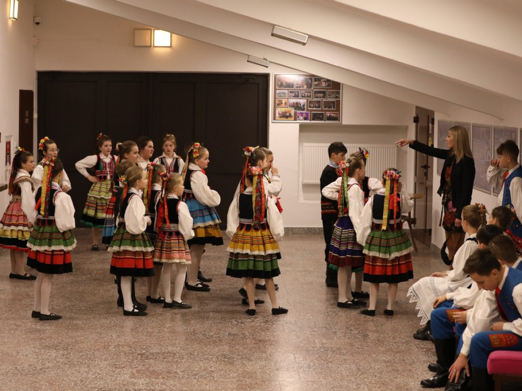 Świąteczny koncert Zespołu Pieśni i Tańca Ziemi Hrubieszowskiej (ZDJĘCIA)