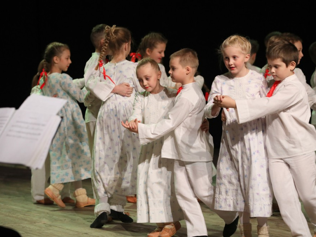 Świąteczny koncert Zespołu Pieśni i Tańca Ziemi Hrubieszowskiej (ZDJĘCIA)