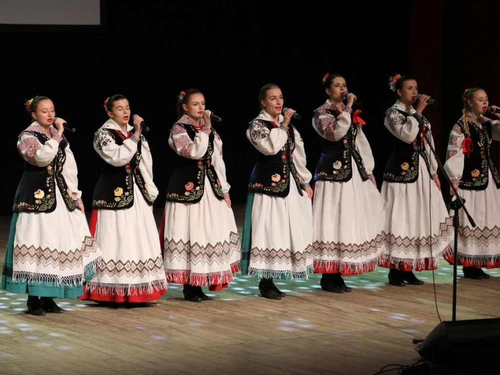 Świąteczny koncert Zespołu Pieśni i Tańca Ziemi Hrubieszowskiej (ZDJĘCIA)
