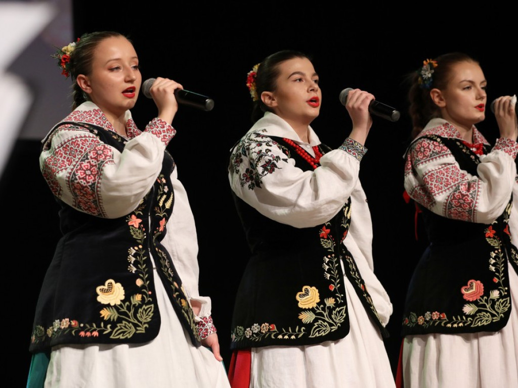 Świąteczny koncert Zespołu Pieśni i Tańca Ziemi Hrubieszowskiej (ZDJĘCIA)