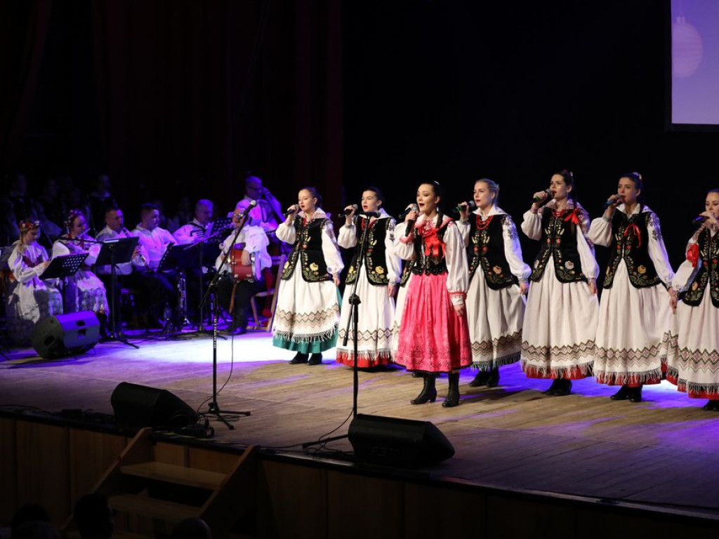 Świąteczny koncert Zespołu Pieśni i Tańca Ziemi Hrubieszowskiej (ZDJĘCIA)