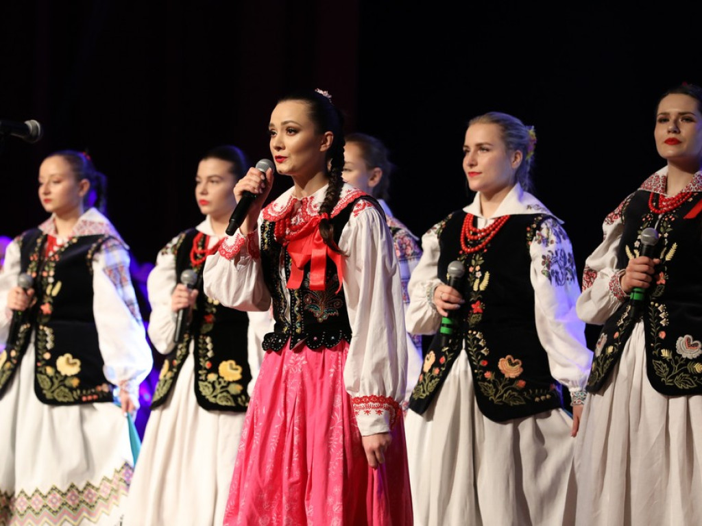 Świąteczny koncert Zespołu Pieśni i Tańca Ziemi Hrubieszowskiej (ZDJĘCIA)