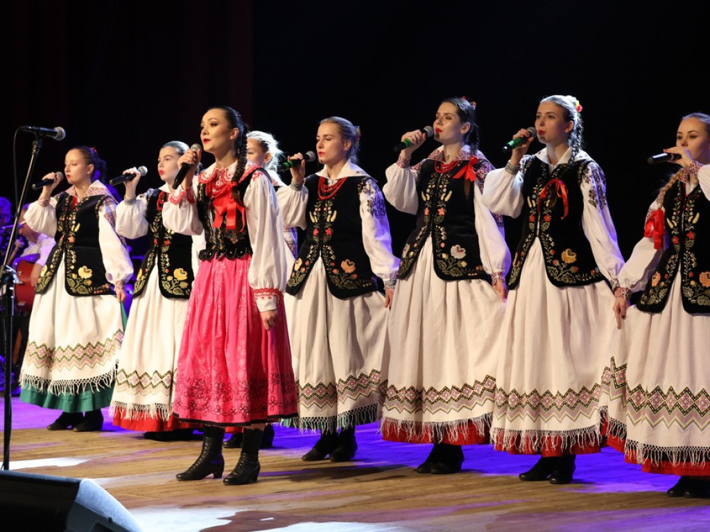 Świąteczny koncert Zespołu Pieśni i Tańca Ziemi Hrubieszowskiej (ZDJĘCIA)