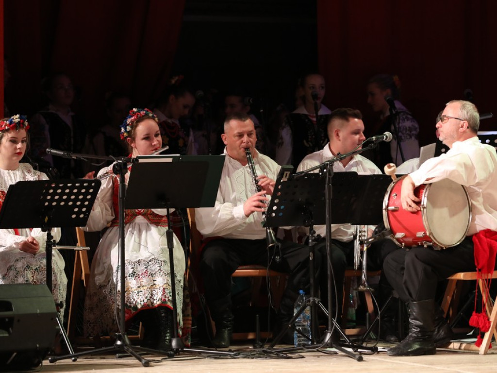 Świąteczny koncert Zespołu Pieśni i Tańca Ziemi Hrubieszowskiej (ZDJĘCIA)