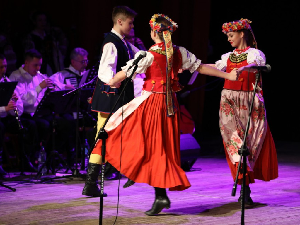 Świąteczny koncert Zespołu Pieśni i Tańca Ziemi Hrubieszowskiej (ZDJĘCIA)