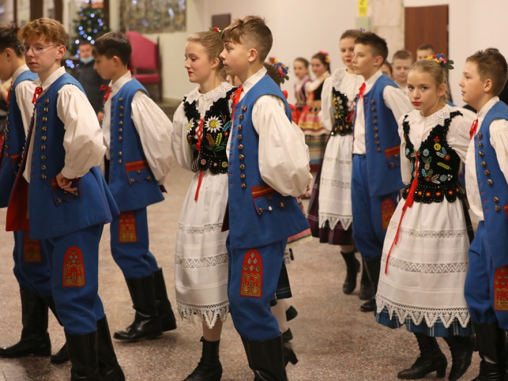 Świąteczny koncert Zespołu Pieśni i Tańca Ziemi Hrubieszowskiej (ZDJĘCIA)