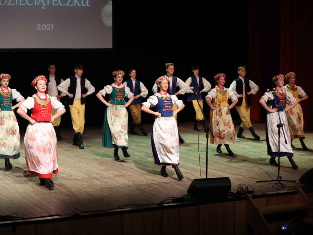 Świąteczny koncert Zespołu Pieśni i Tańca Ziemi Hrubieszowskiej (ZDJĘCIA)