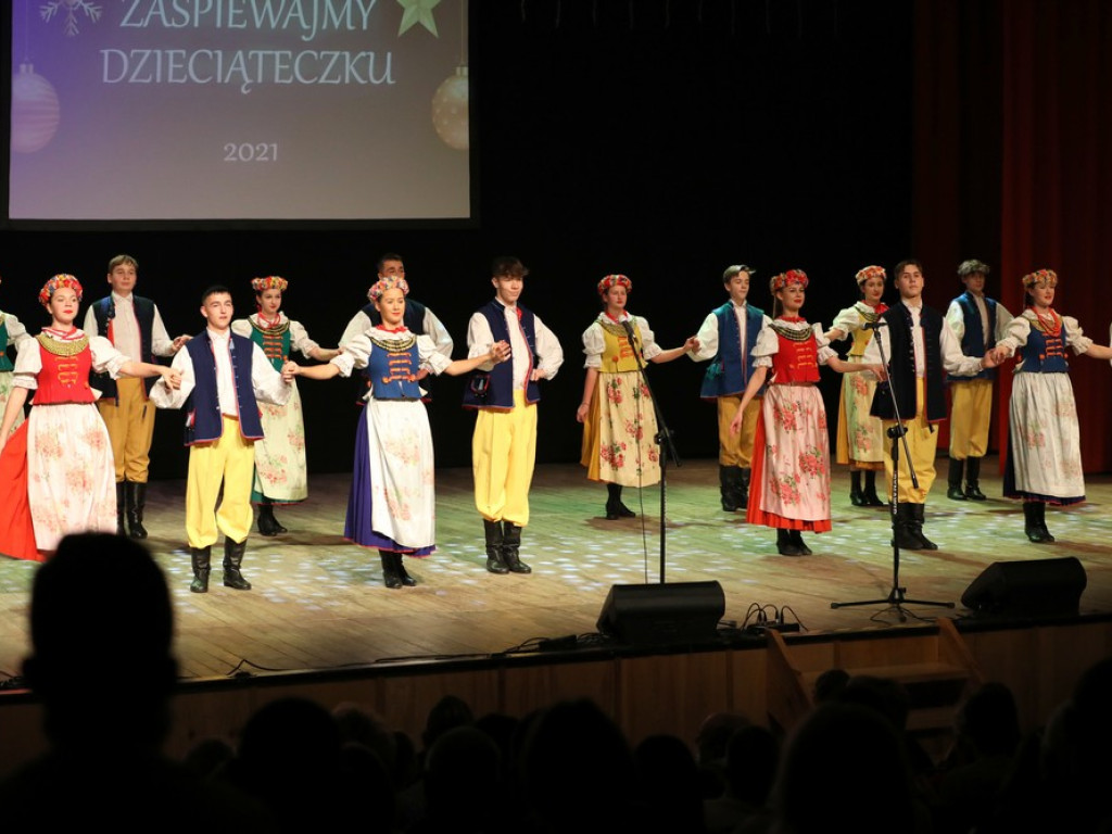 Świąteczny koncert Zespołu Pieśni i Tańca Ziemi Hrubieszowskiej (ZDJĘCIA)