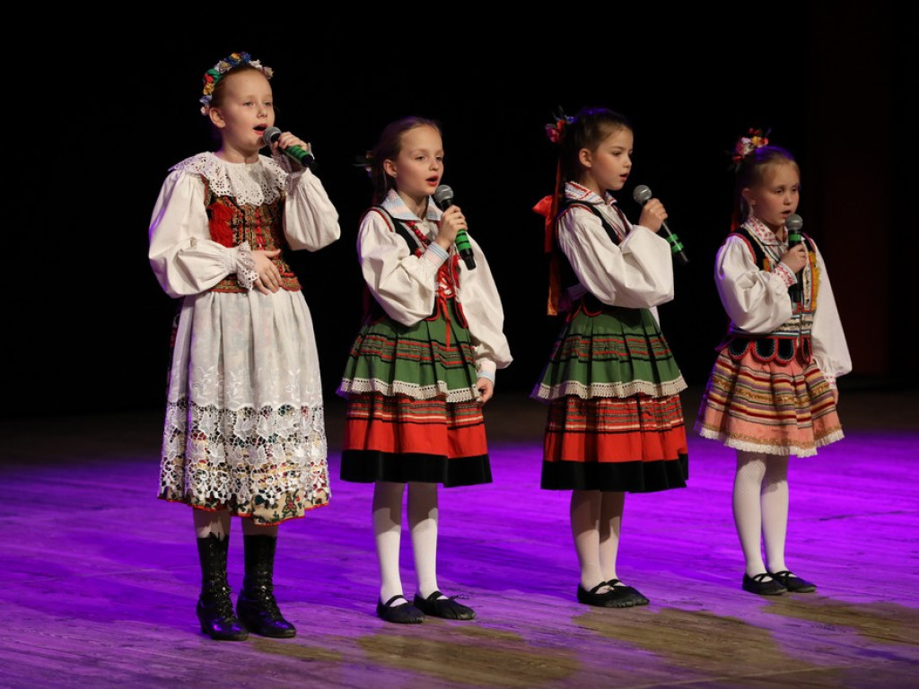 Świąteczny koncert Zespołu Pieśni i Tańca Ziemi Hrubieszowskiej (ZDJĘCIA)