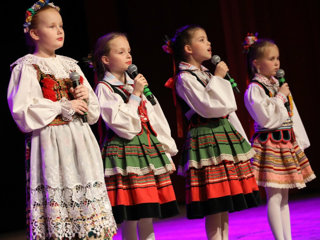 Świąteczny koncert Zespołu Pieśni i Tańca Ziemi Hrubieszowskiej (ZDJĘCIA)