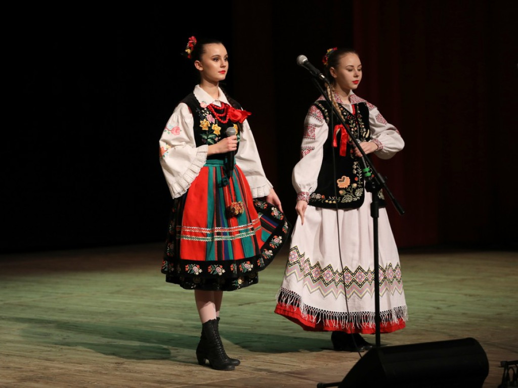 Świąteczny koncert Zespołu Pieśni i Tańca Ziemi Hrubieszowskiej (ZDJĘCIA)