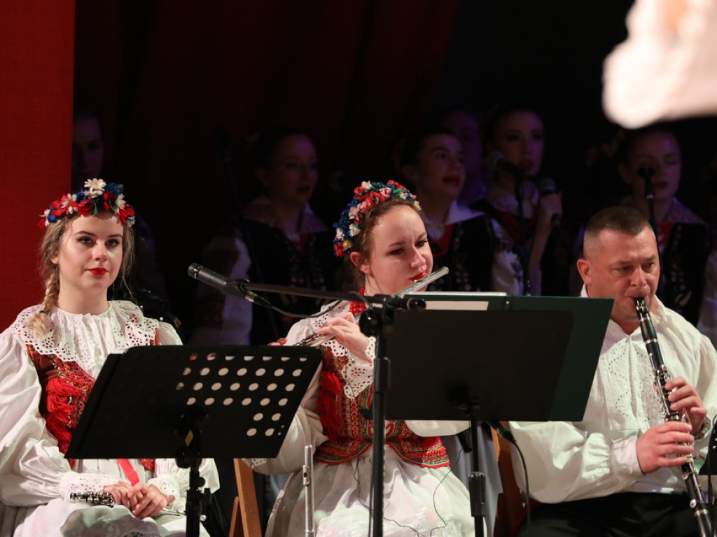 Świąteczny koncert Zespołu Pieśni i Tańca Ziemi Hrubieszowskiej (ZDJĘCIA)
