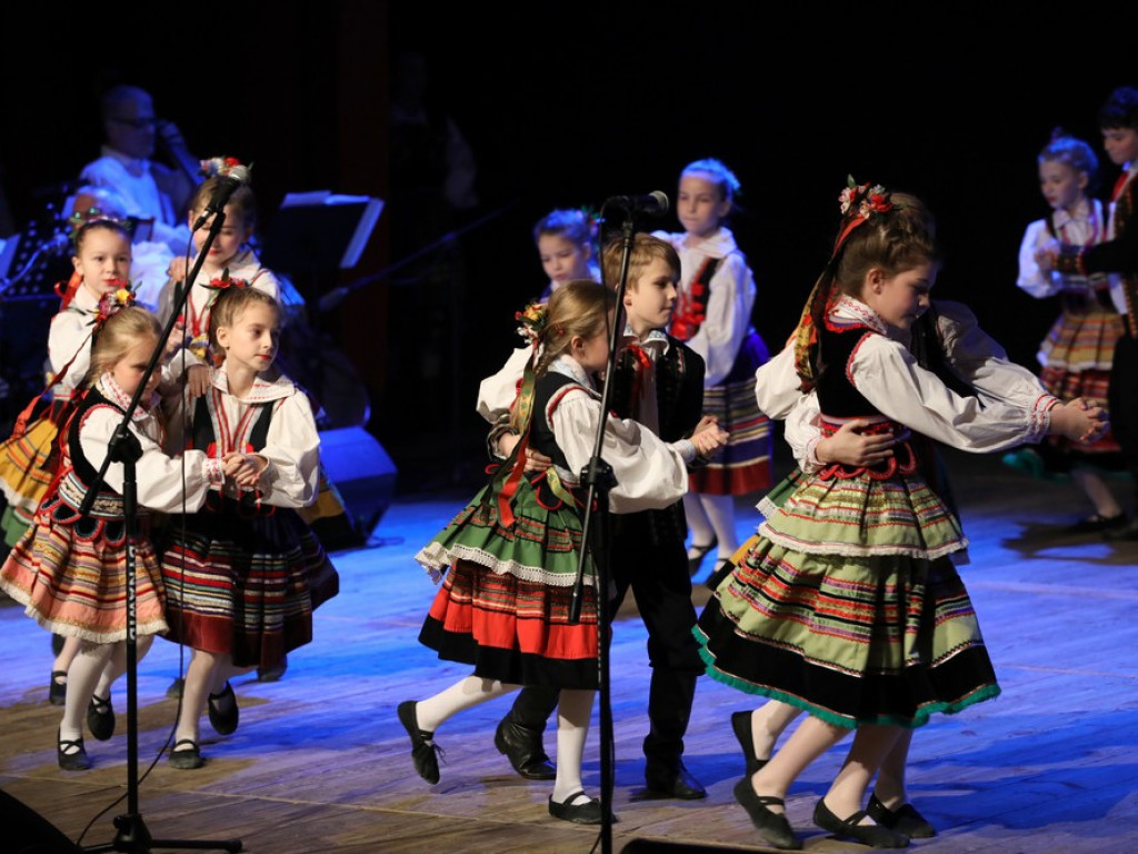 Świąteczny koncert Zespołu Pieśni i Tańca Ziemi Hrubieszowskiej (ZDJĘCIA)