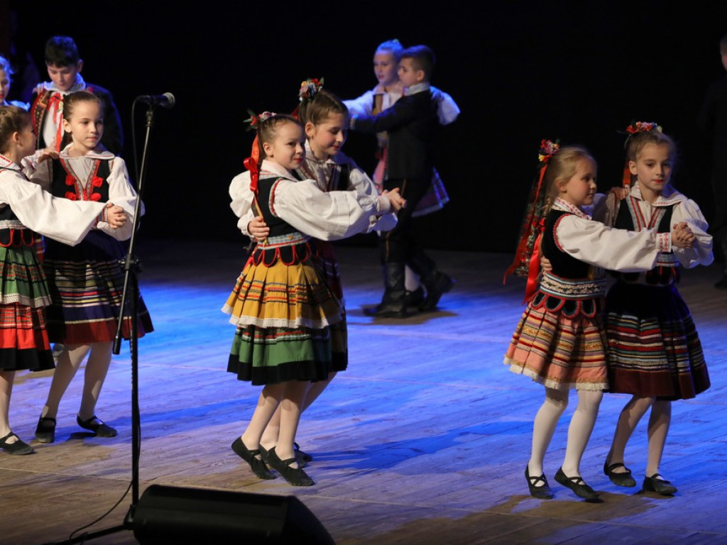 Świąteczny koncert Zespołu Pieśni i Tańca Ziemi Hrubieszowskiej (ZDJĘCIA)