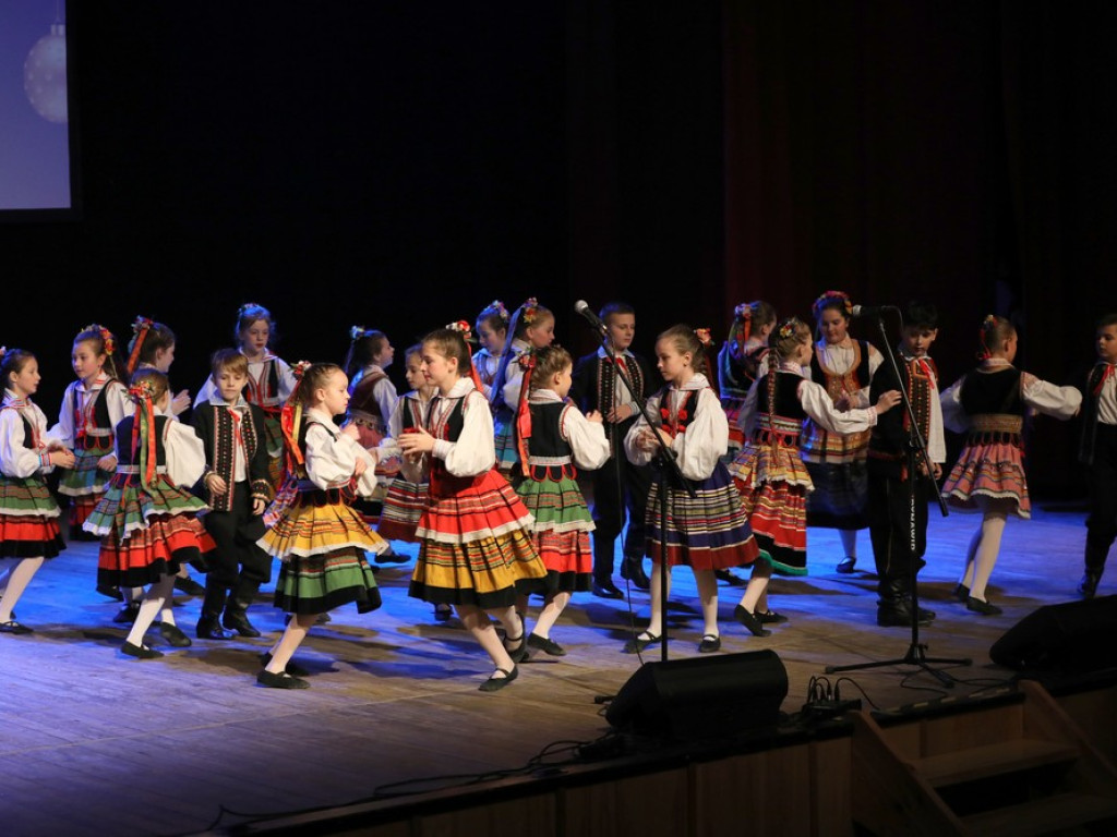 Świąteczny koncert Zespołu Pieśni i Tańca Ziemi Hrubieszowskiej (ZDJĘCIA)