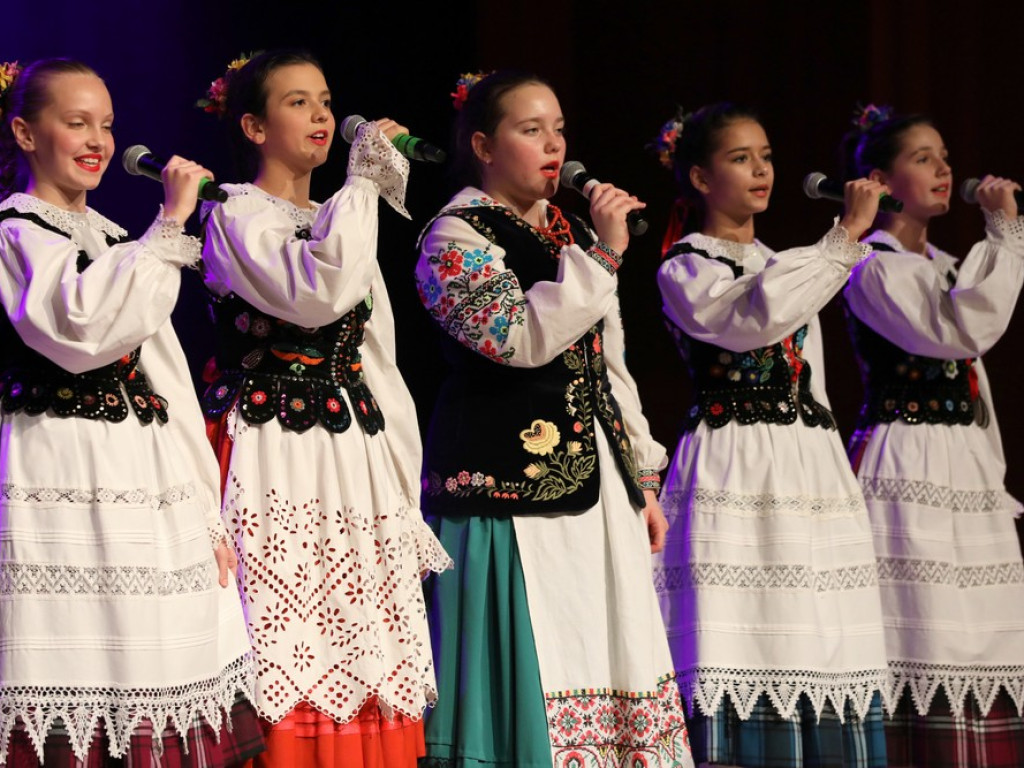 Świąteczny koncert Zespołu Pieśni i Tańca Ziemi Hrubieszowskiej (ZDJĘCIA)