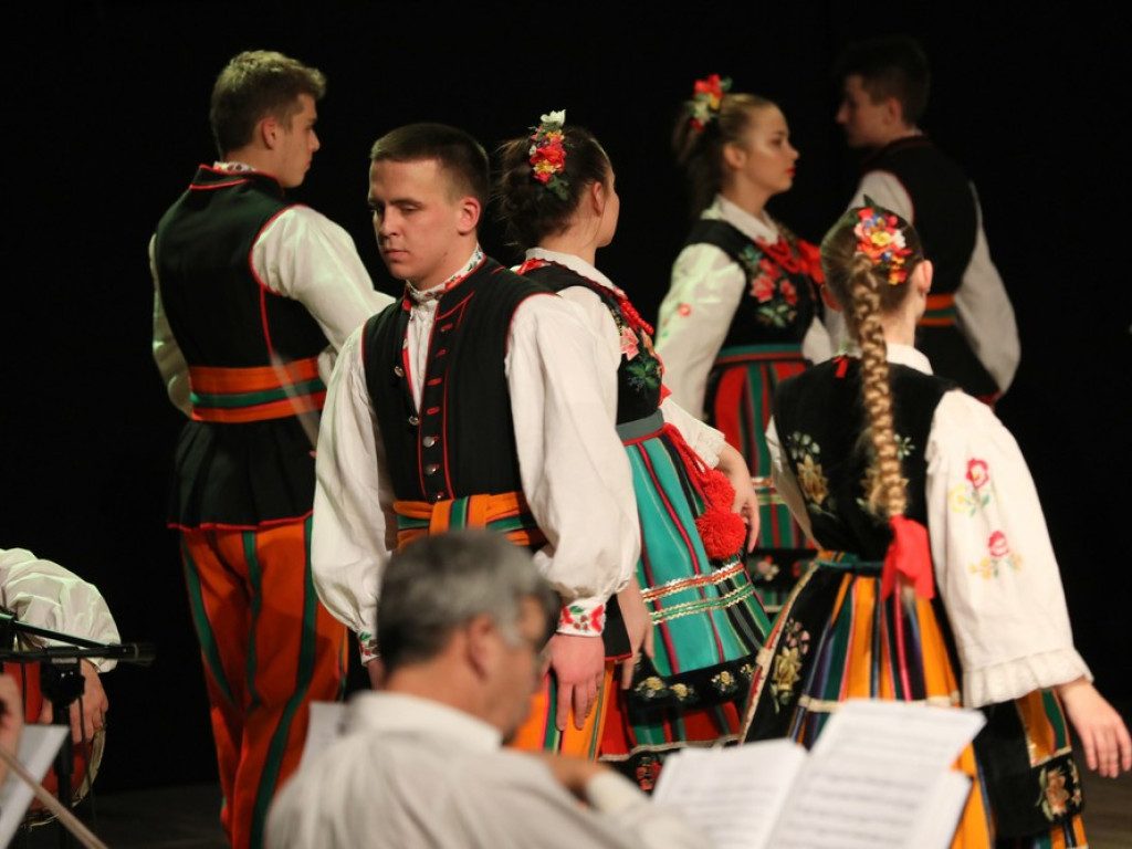 Świąteczny koncert Zespołu Pieśni i Tańca Ziemi Hrubieszowskiej (ZDJĘCIA)