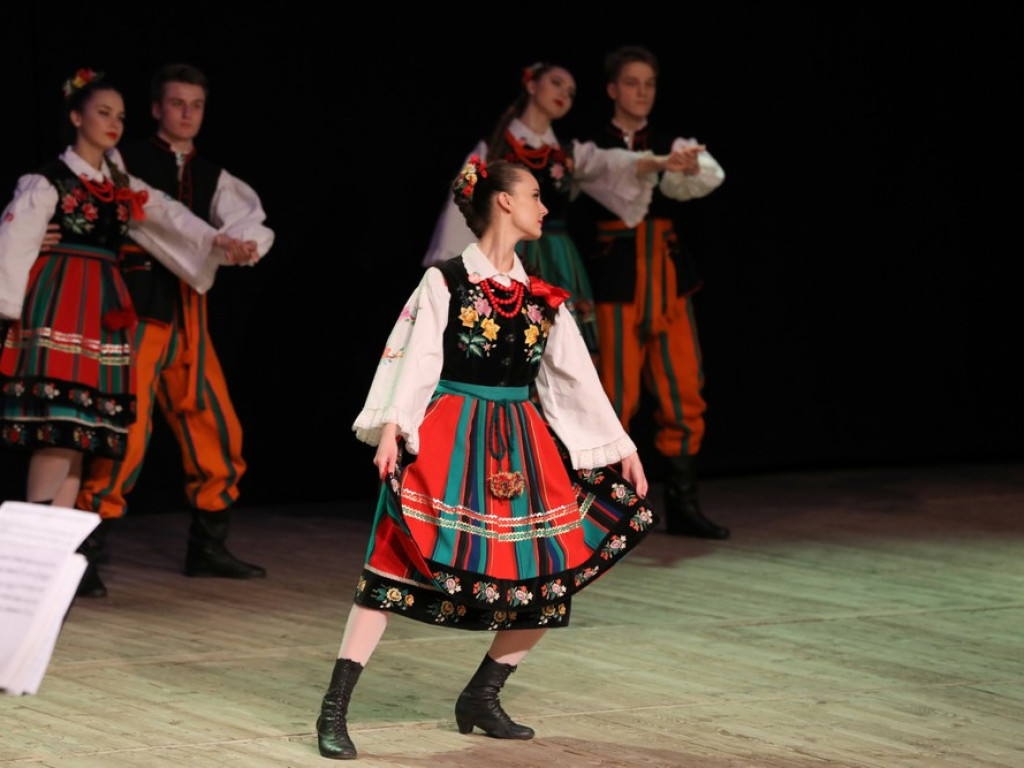 Świąteczny koncert Zespołu Pieśni i Tańca Ziemi Hrubieszowskiej (ZDJĘCIA)