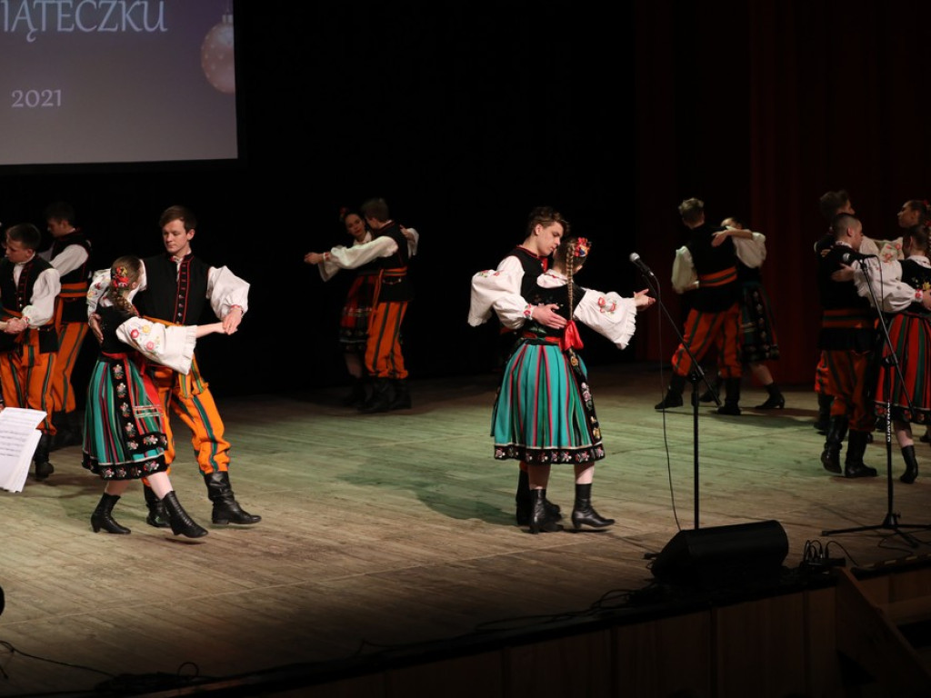 Świąteczny koncert Zespołu Pieśni i Tańca Ziemi Hrubieszowskiej (ZDJĘCIA)