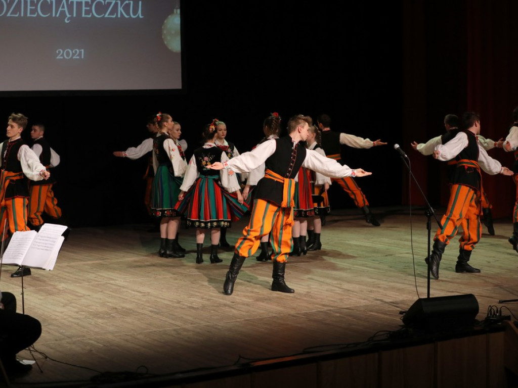 Świąteczny koncert Zespołu Pieśni i Tańca Ziemi Hrubieszowskiej (ZDJĘCIA)