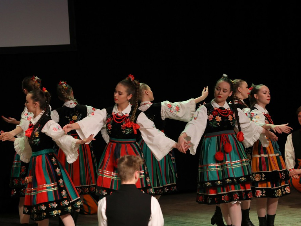 Świąteczny koncert Zespołu Pieśni i Tańca Ziemi Hrubieszowskiej (ZDJĘCIA)