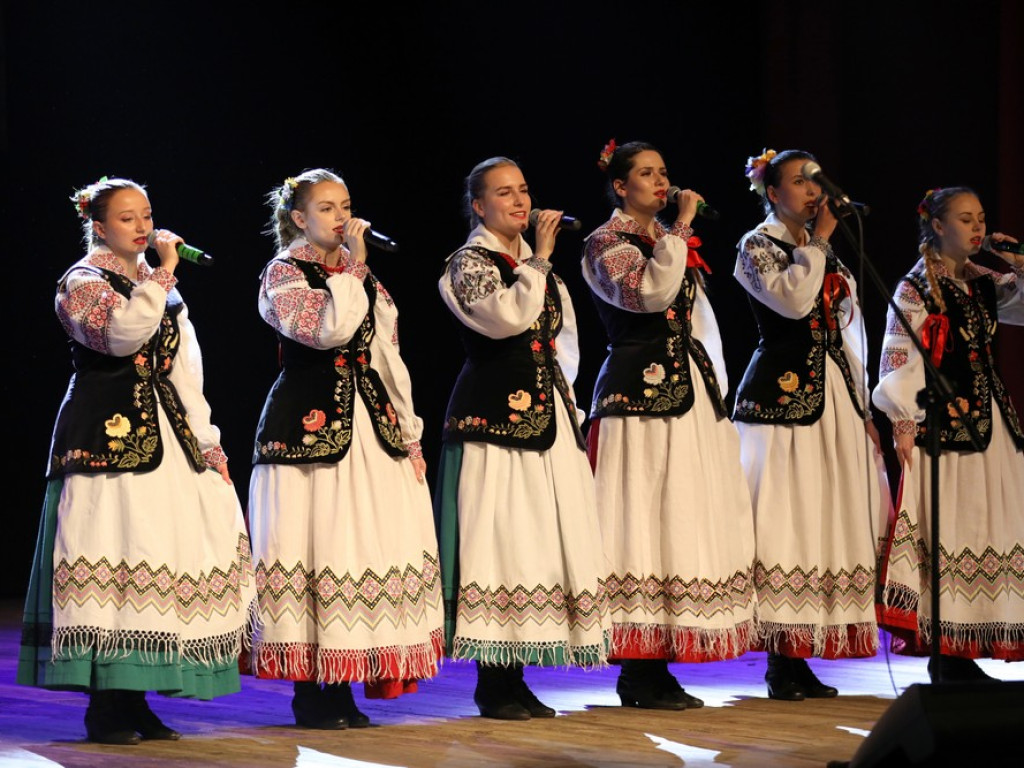 Świąteczny koncert Zespołu Pieśni i Tańca Ziemi Hrubieszowskiej (ZDJĘCIA)