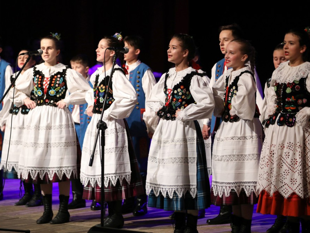 Świąteczny koncert Zespołu Pieśni i Tańca Ziemi Hrubieszowskiej (ZDJĘCIA)
