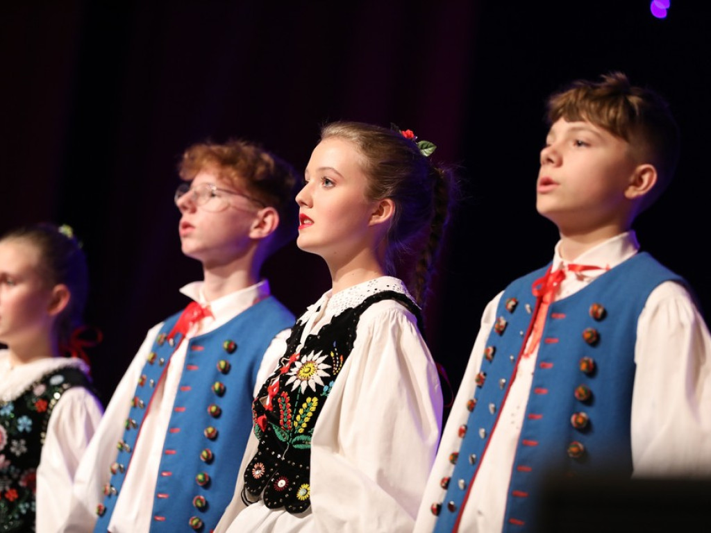 Świąteczny koncert Zespołu Pieśni i Tańca Ziemi Hrubieszowskiej (ZDJĘCIA)