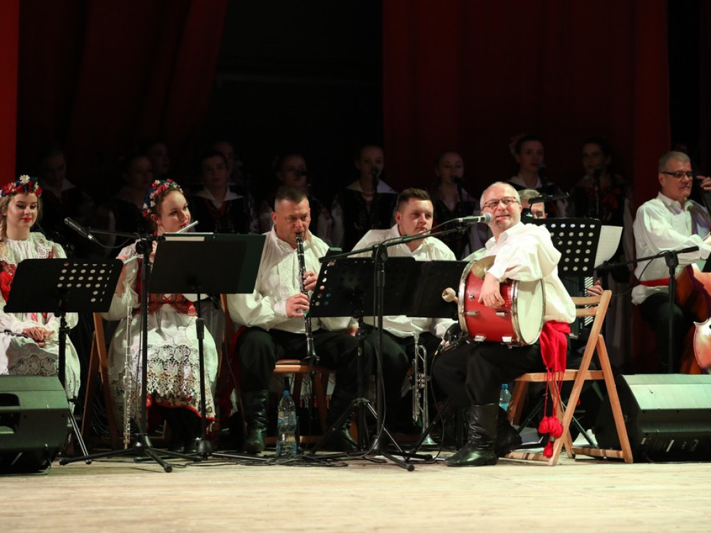 Świąteczny koncert Zespołu Pieśni i Tańca Ziemi Hrubieszowskiej (ZDJĘCIA)