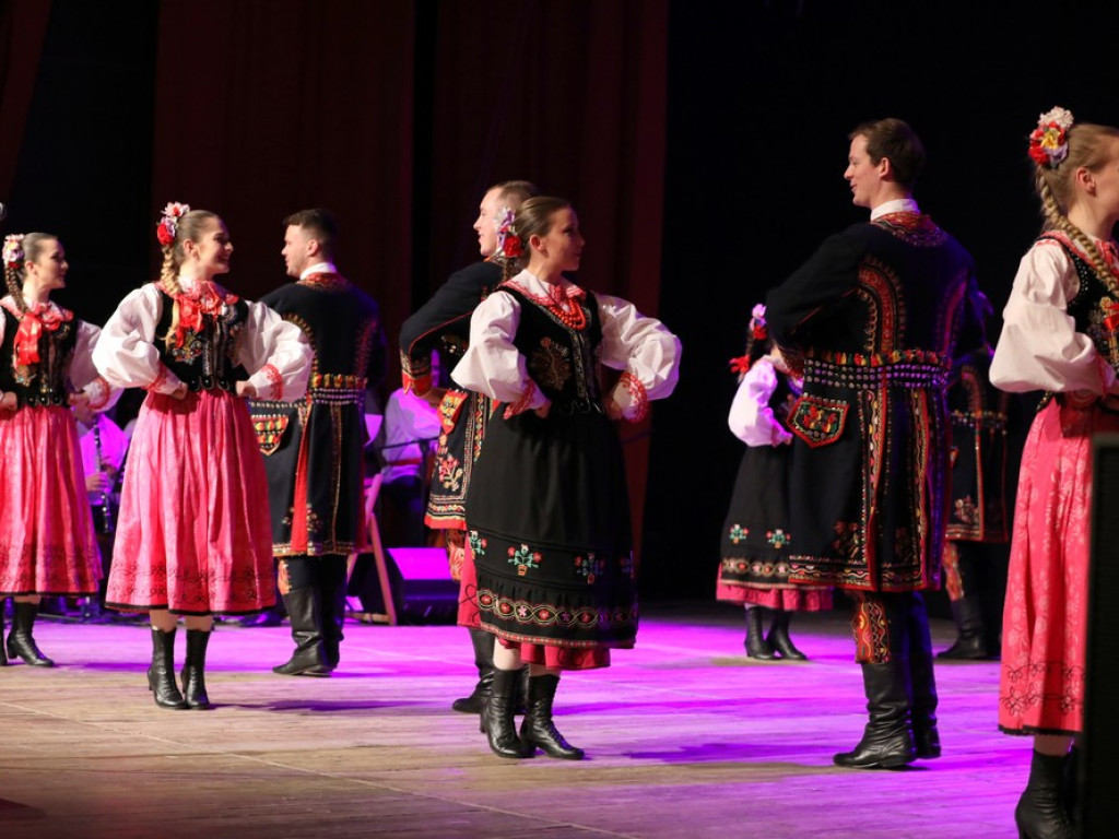 Świąteczny koncert Zespołu Pieśni i Tańca Ziemi Hrubieszowskiej (ZDJĘCIA)