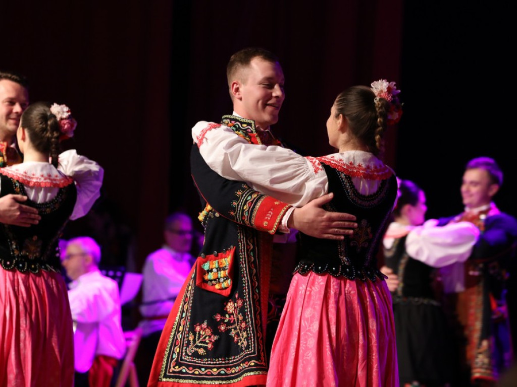 Świąteczny koncert Zespołu Pieśni i Tańca Ziemi Hrubieszowskiej (ZDJĘCIA)