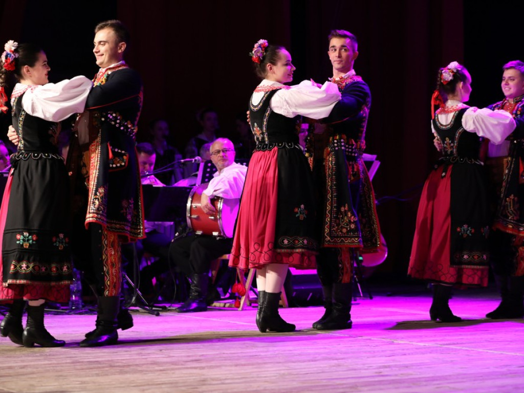 Świąteczny koncert Zespołu Pieśni i Tańca Ziemi Hrubieszowskiej (ZDJĘCIA)