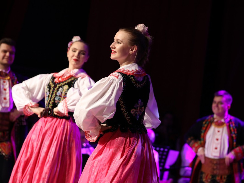 Świąteczny koncert Zespołu Pieśni i Tańca Ziemi Hrubieszowskiej (ZDJĘCIA)