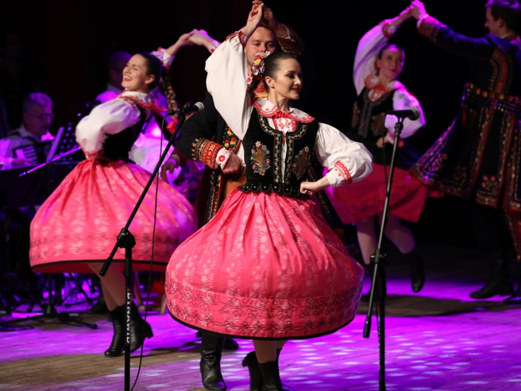 Świąteczny koncert Zespołu Pieśni i Tańca Ziemi Hrubieszowskiej (ZDJĘCIA)