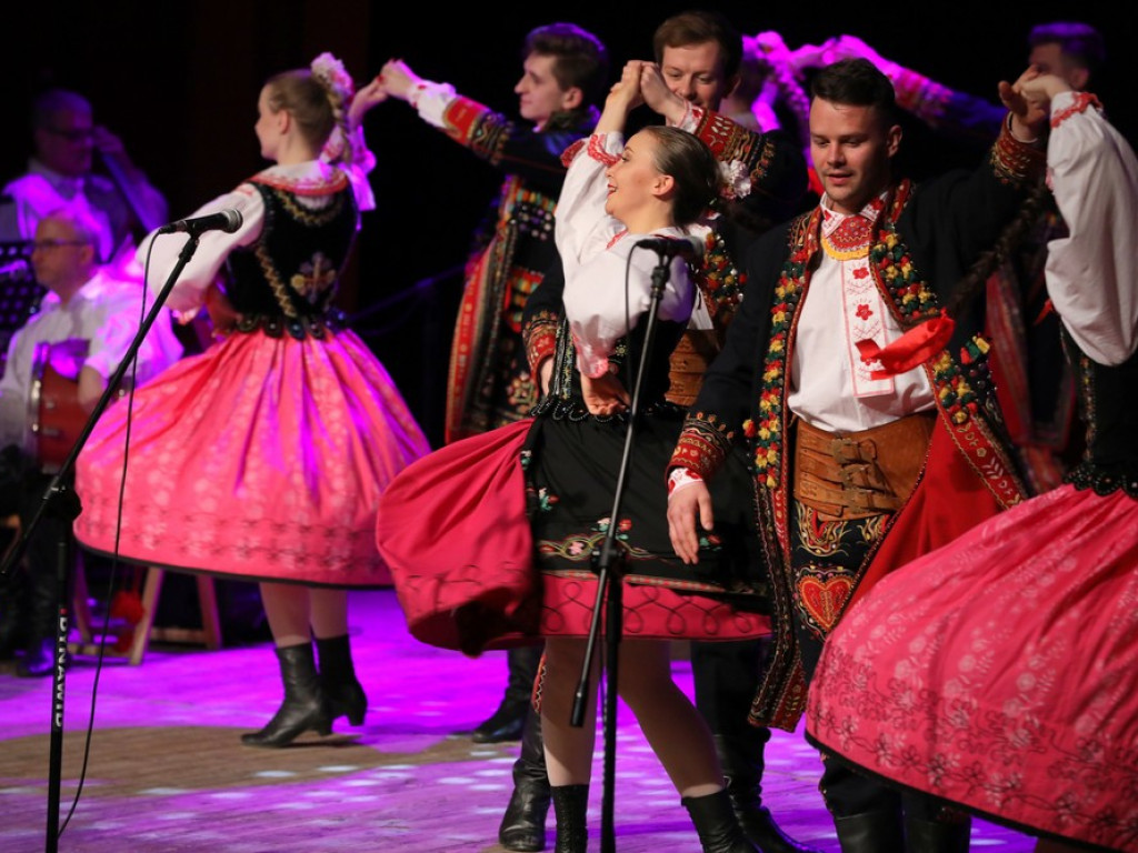 Świąteczny koncert Zespołu Pieśni i Tańca Ziemi Hrubieszowskiej (ZDJĘCIA)