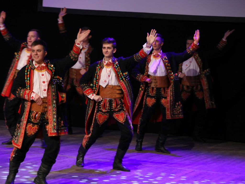 Świąteczny koncert Zespołu Pieśni i Tańca Ziemi Hrubieszowskiej (ZDJĘCIA)